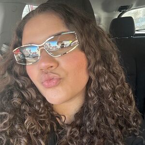 Meet your Posher, Daniella